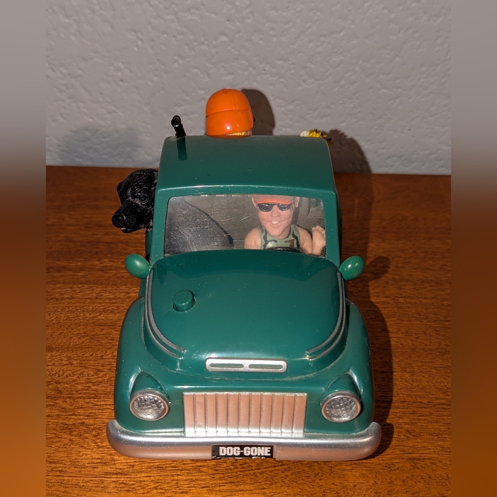 Gemmy Doggone  Truck with Friends Plays Rambling Man